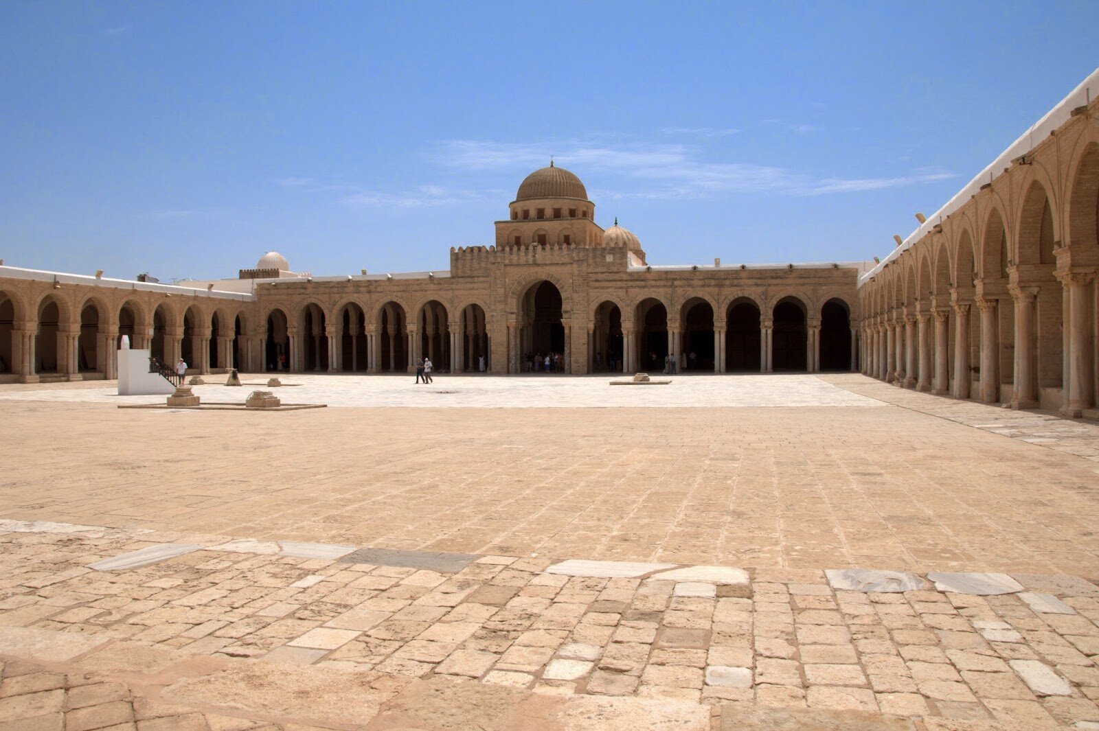 Kairouan's_Great_Mosque_courtyard